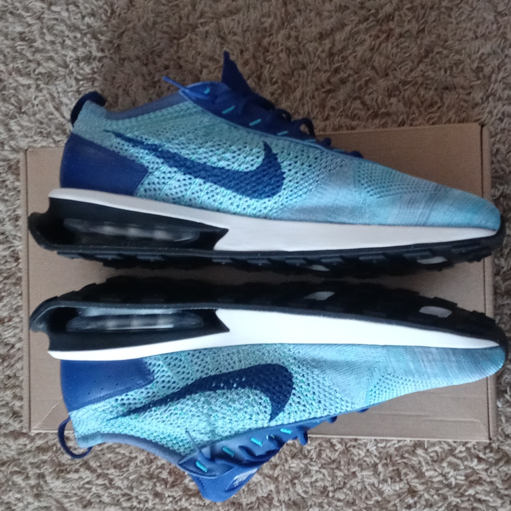Nike Air Max FLYKNIT Racer - Picture 6 of 9